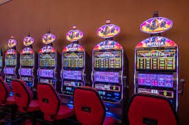 Aviator cash-out interface showing multiplier and balance